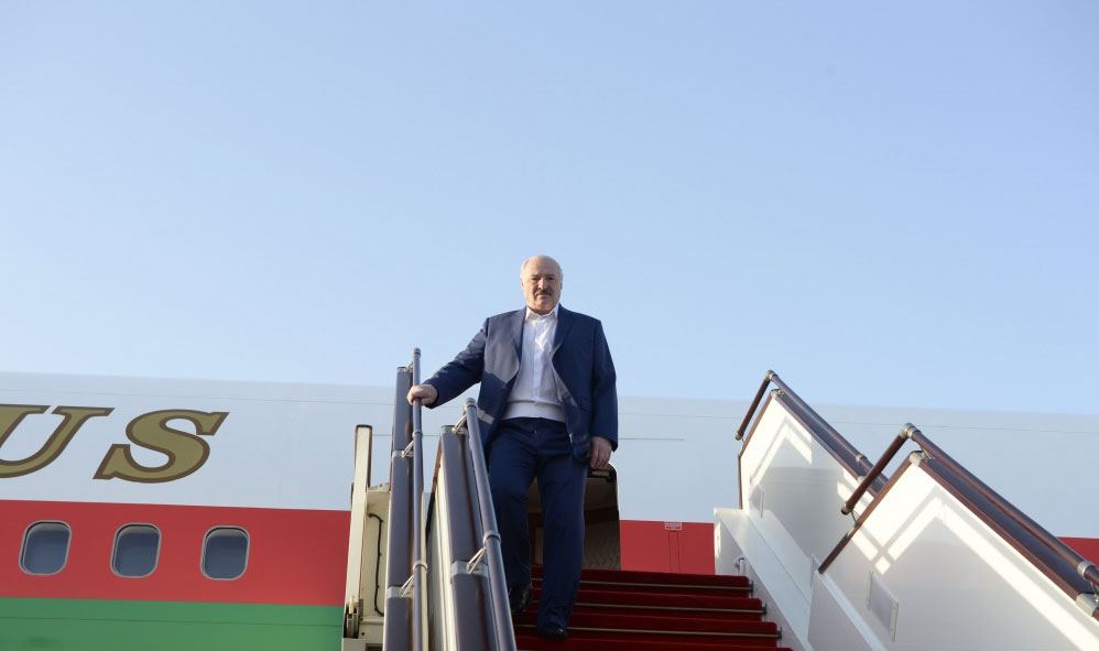 Президент Беларуси Александр Лукашенко прибыл в Азербайджан с рабочим визитом  (ФОТО)