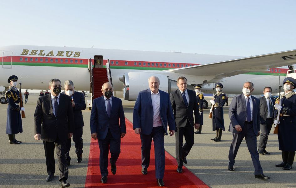 Президент Беларуси Александр Лукашенко прибыл в Азербайджан с рабочим визитом  (ФОТО)