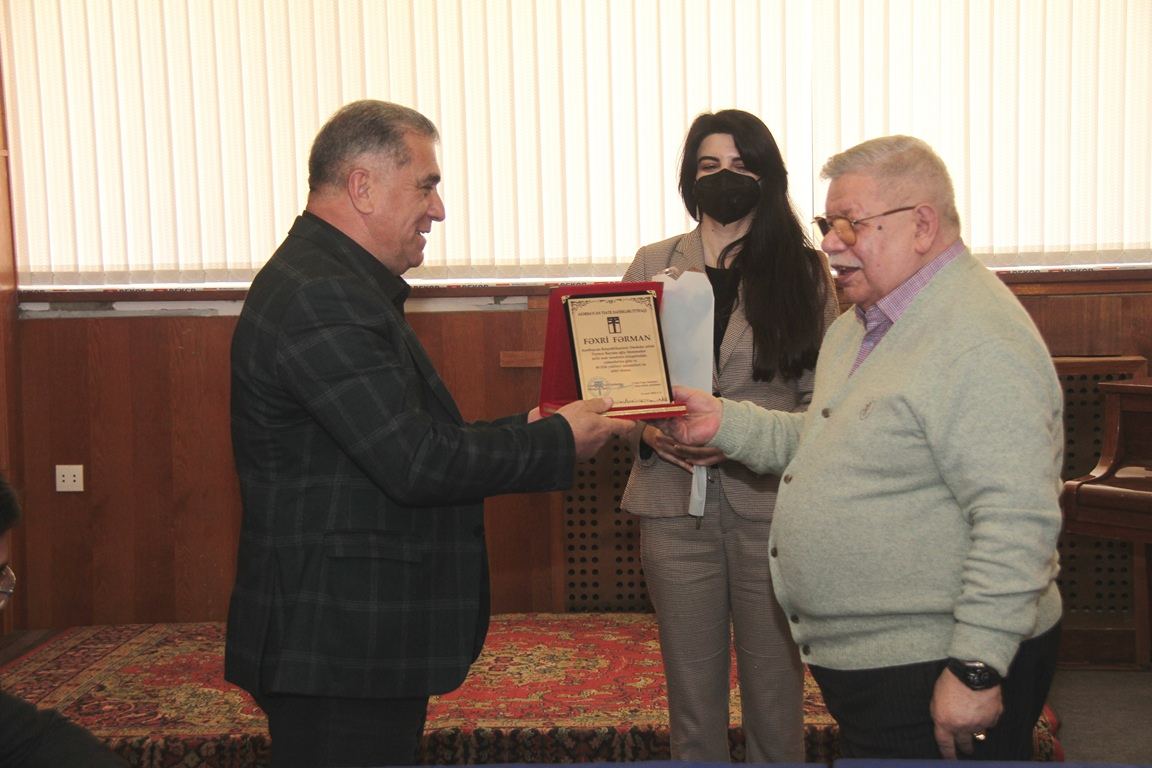 Актеры Шушинского театра награждены Союзом театральных деятелей Азербайджана (ФОТО)