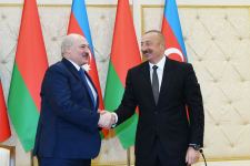 Президенты Азербайджана и Беларуси выступили с заявлениями для печати
(ФОТО)