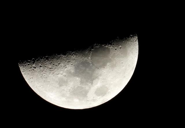 NASA объявило конкурс на ночную посадку на Луну