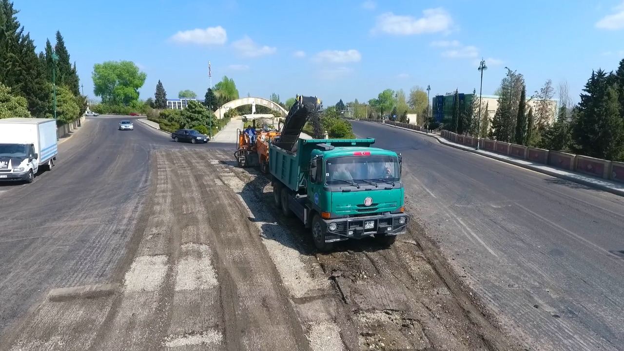 В Тертере восстанавливаются дороги, разрушенные в результате артиллерийских обстрелов вооруженных сил Армении