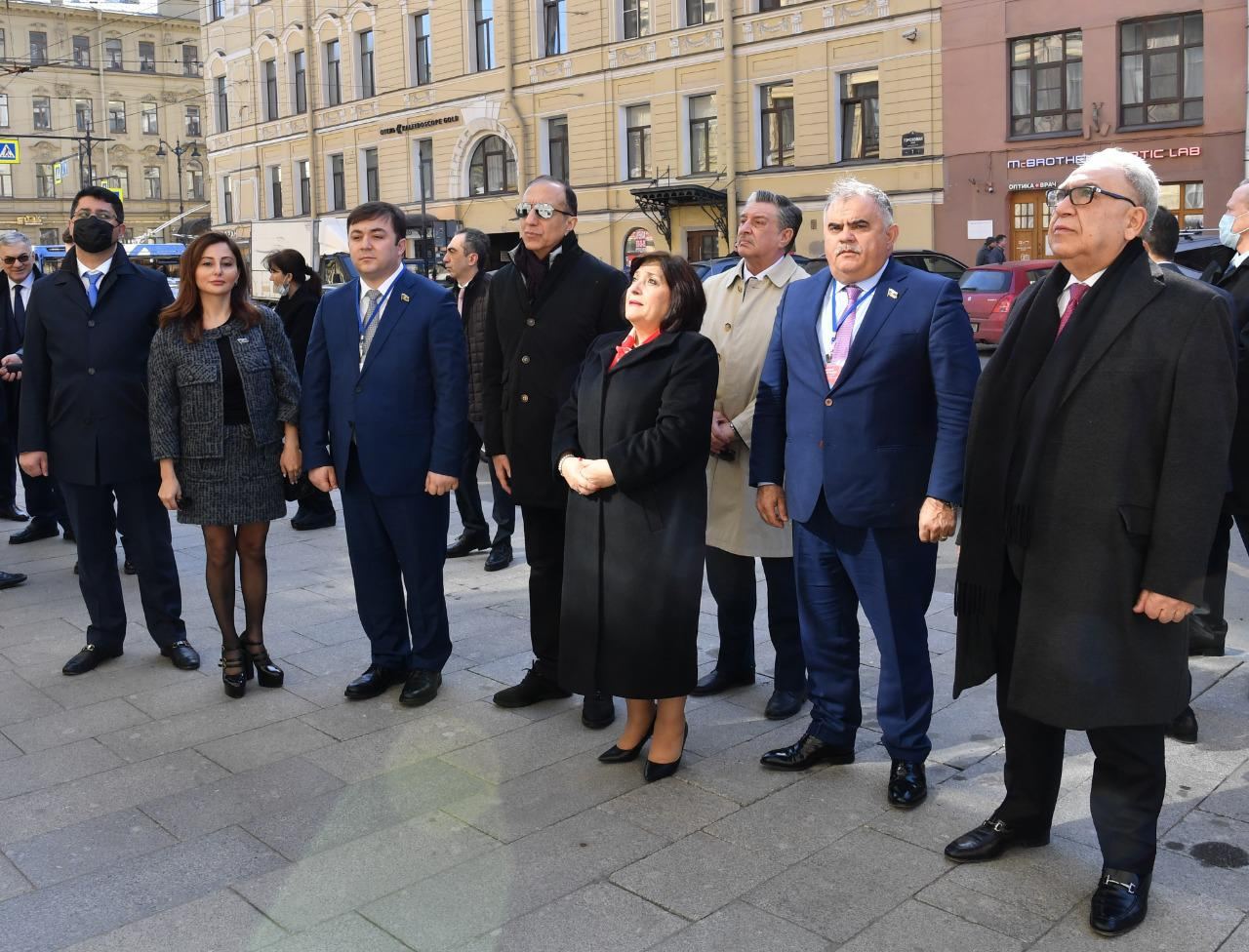 Парламентская делегация Азербайджана почтила память великого лидера Гейдара Алиева в Санкт-Петербурге (ФОТО)