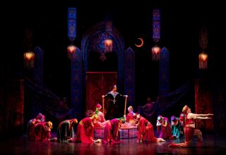 Соединение мифа и притчи – Саратовский театр показал «Тысячу и одну ночь» Фикрета Амирова