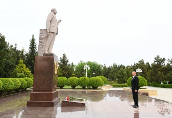 President Ilham Aliyev arrives in Hajigabul district for visit (PHOTO)