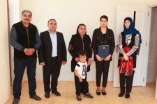 Еще 40 семьям шехидов и инвалидов Карабахской войны предоставлены квартиры в бакинском поселке (ФОТО)