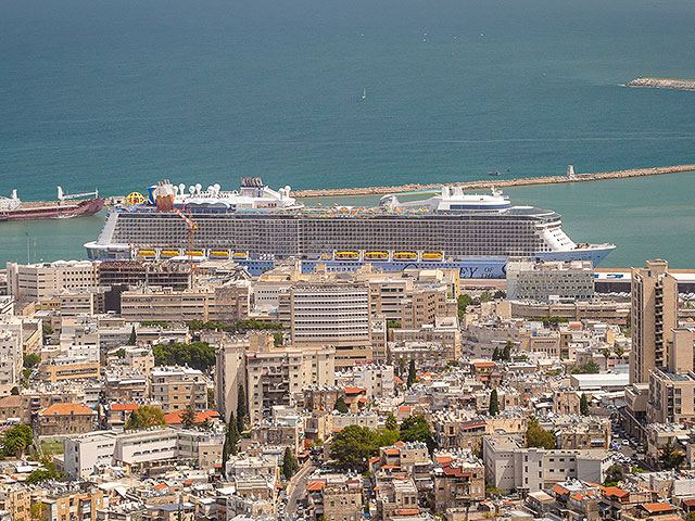 Впервые после начала пандемии: один из крупнейших лайнеров в мире зашел в порт Хайфы