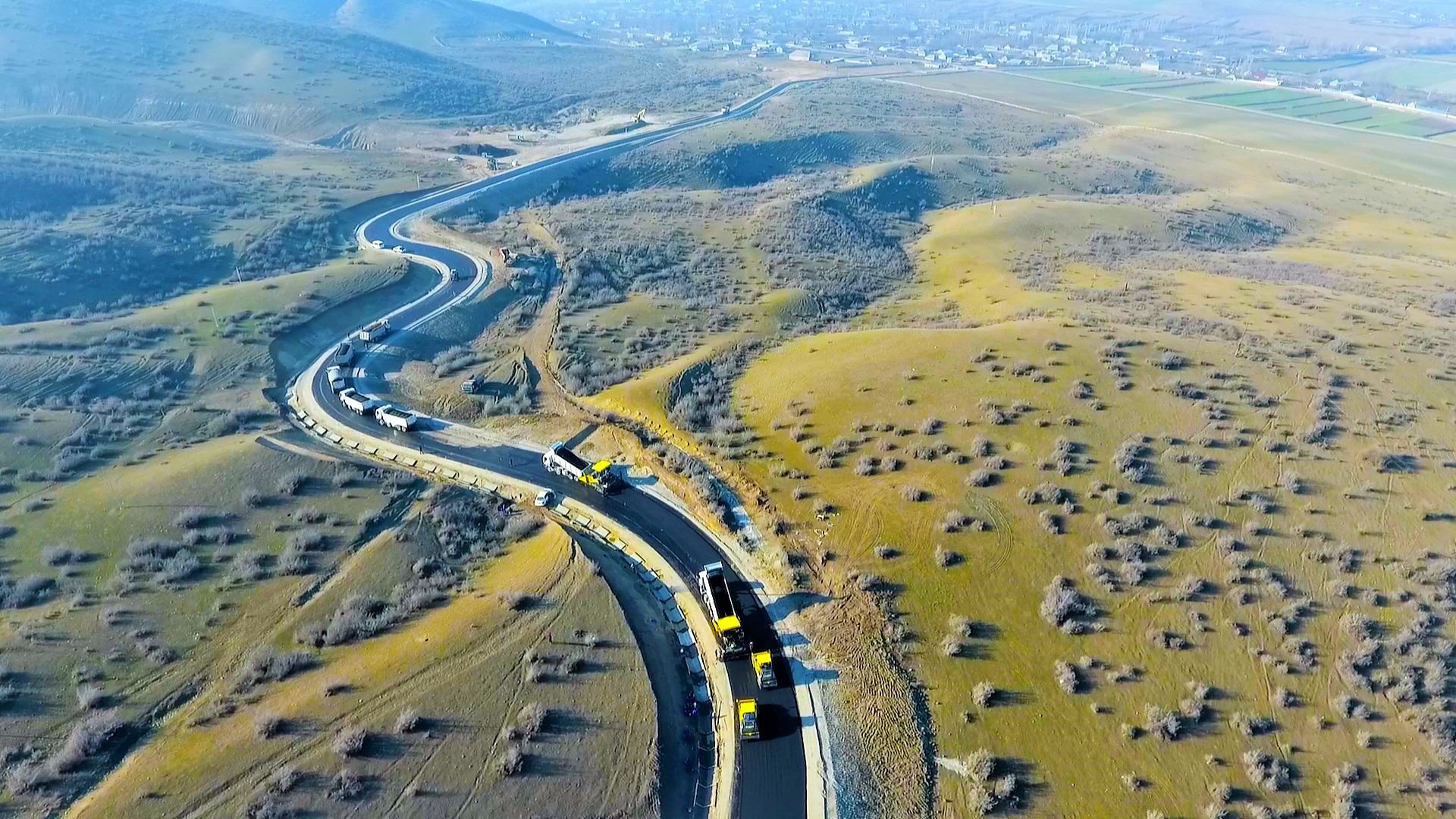 В 5 районах Азербайджана реконструируются 10 дорог местного значения (ФОТО)