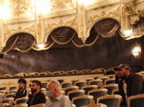 В Баку появилась особая театральная сцена для людей с ограничениями по слуху (ФОТО)