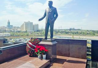 В Баку почтили память Анара Мамедханова. Прошло 10 лет... (ФОТО)