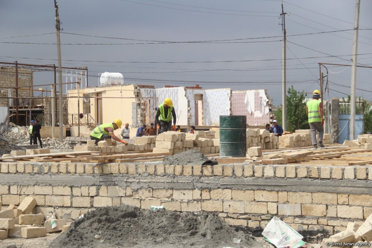 В Гяндже началось восстановление домов, поврежденных в результате армянских обстрелов (ФОТО)