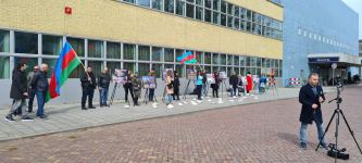Niderlandda “Sahibsiz ağ ayaqqabılar” aksiyası keçirilib (FOTO)
