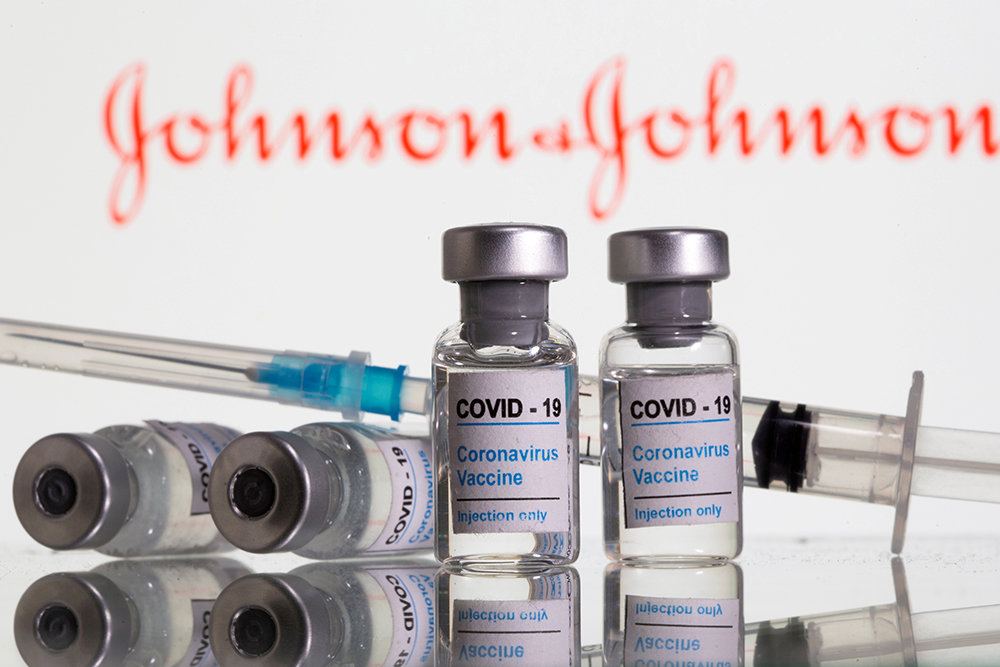 Johnson & Johnson начала разработку вакцины от омикрон-штамма