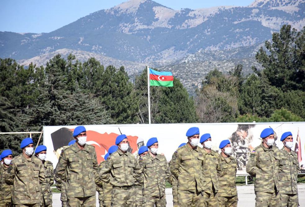 Azerbaijani servicemen successfully complete training course in Turkey (PHOTO)