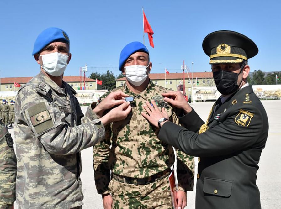 Azerbaijani servicemen successfully complete training course in Turkey (PHOTO)