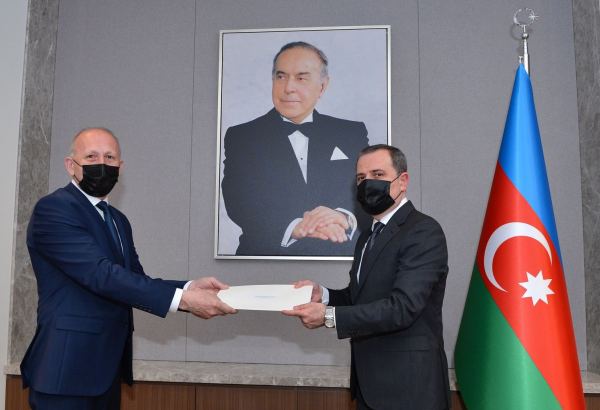 Глава МИД Азербайджана принял новоназначенного посла Сербии (ФОТО)