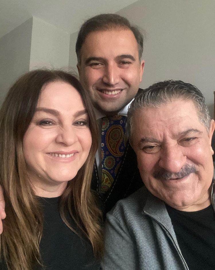 Гаджи Нуран и Малахат Аббасова навестили народного артиста Агададаша Агаева в турецкой больнице (ФОТО)