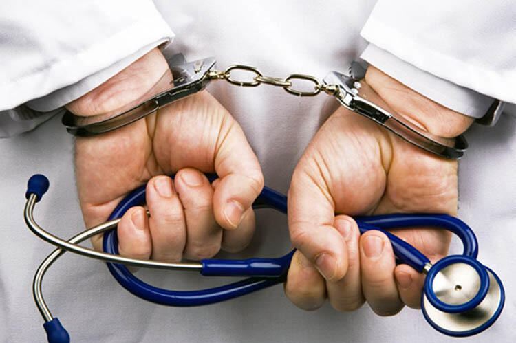 Суд не отпустил экс-главврача модульного госпиталя МЧС Азербайджана под домашний арест