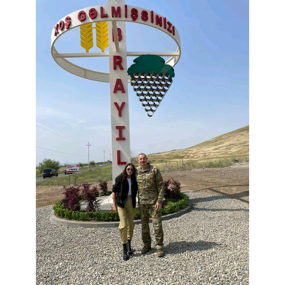Первый вице-президент Мехрибан Алиева поделилась на своей официальной странице в Instagram кадрами из поездки в Джебраильский и Зангиланский районы с Президентом Ильхамом Алиевым (ФОТО/ВИДЕО)