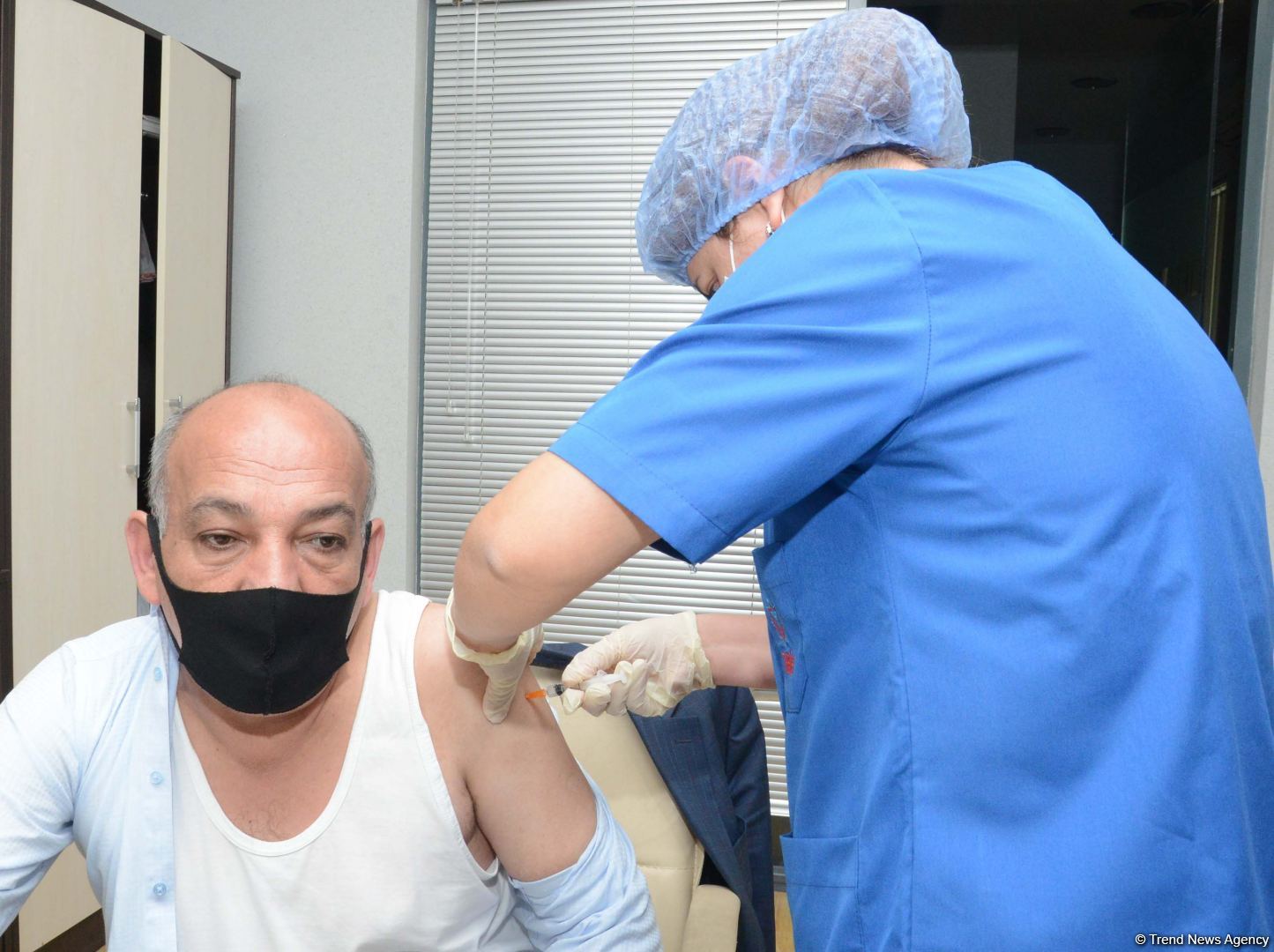 В Азербайджане вакцину от COVID-19 получили еще около 80 журналистов (ФОТО)