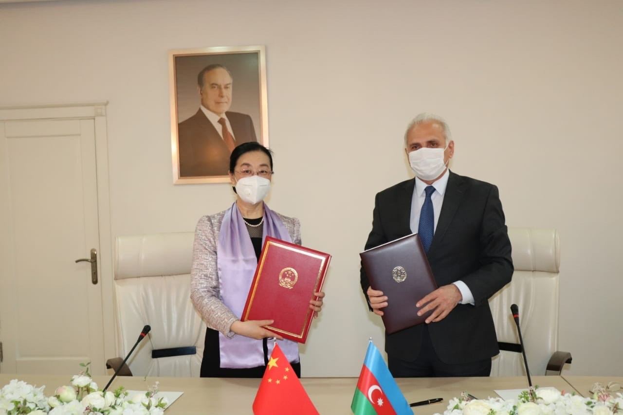 Китай безвозмездно передал Азербайджану 150 тыс. доз вакцины от коронавируса (ФОТО)
