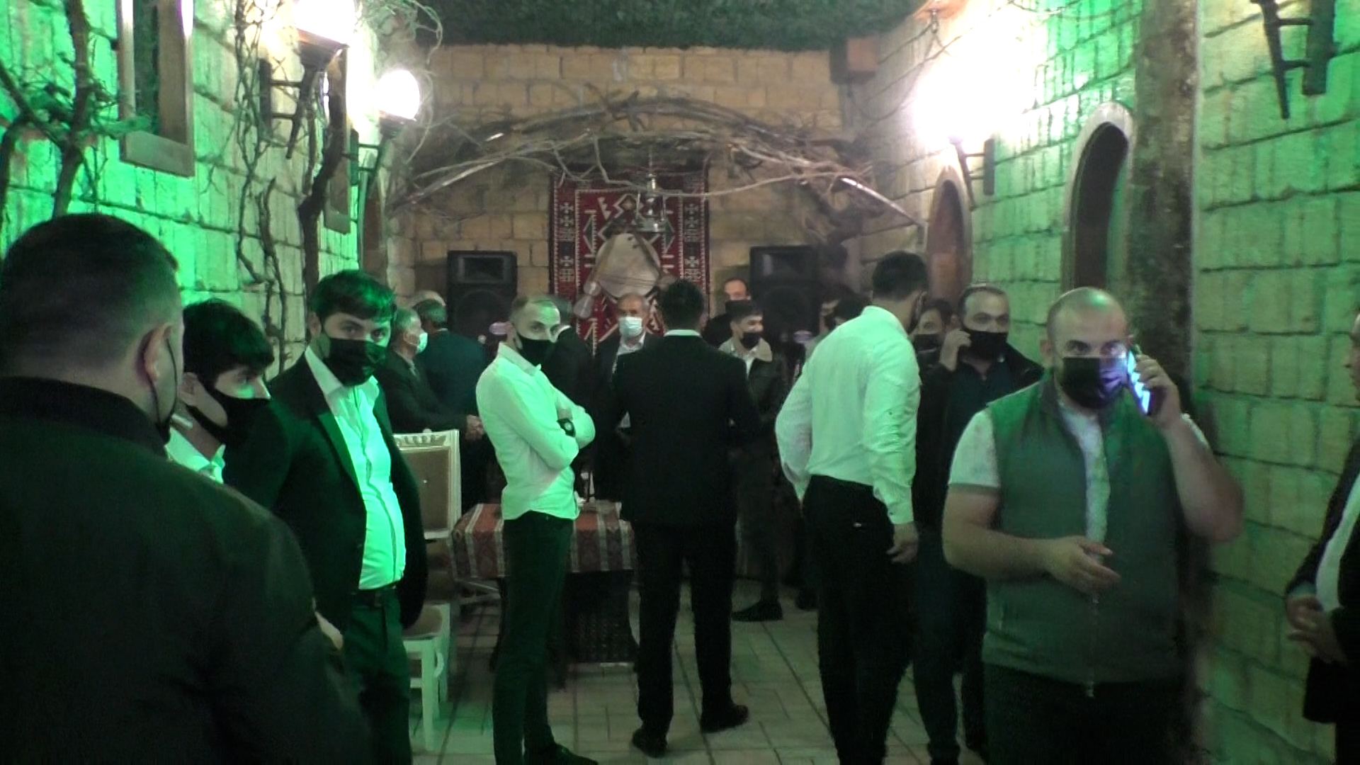 Masazırda toy dayandırıldı - restoran sahibi və 65 nəfər cərimələndi (FOTO/VİDEO)