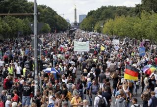 Police, protesters clash during May Day rallies in Berlin