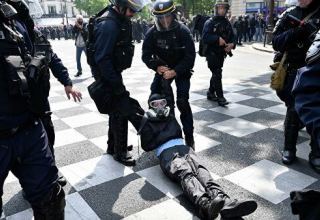 В Париже задержали более 30 человек в ходе первомайской демонстрации