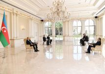 Azerbaijani president receives credentials from newly appointed Turkish ambassador (PHOTO)