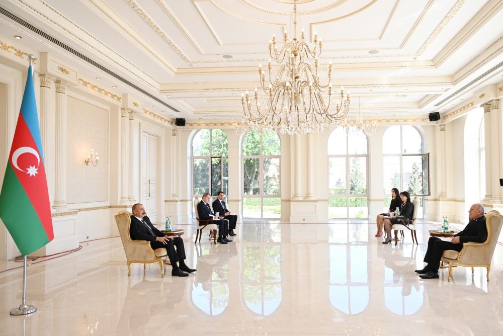 Президент Ильхам Алиев принял верительные грамоты новоназначенного посла Сербии (ФОТО/ВИДЕО)