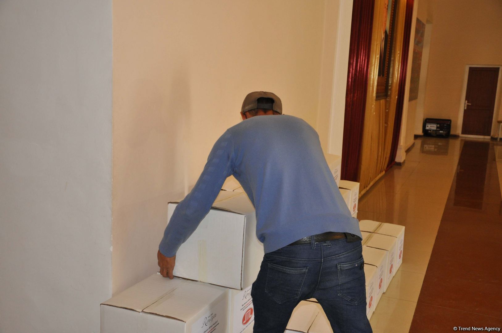 По инициативе депутата Севиль Микаиловой оказана продовольственная помощь семьям шехидов и малообеспеченным семьям в Худате (ФОТО/ВИДЕО)