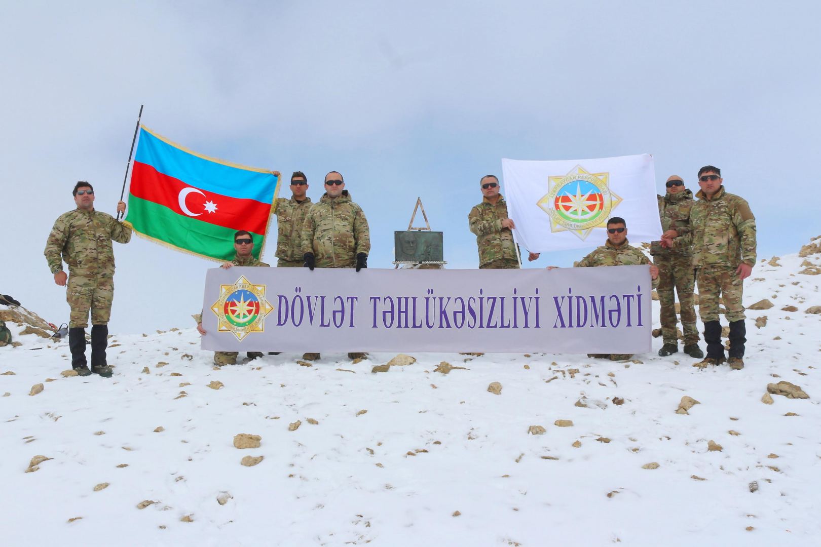 Сотрудники Службы госбезопасности Азербайджана совершили восхождение на «Пик Гейдара» (ФОТО)
