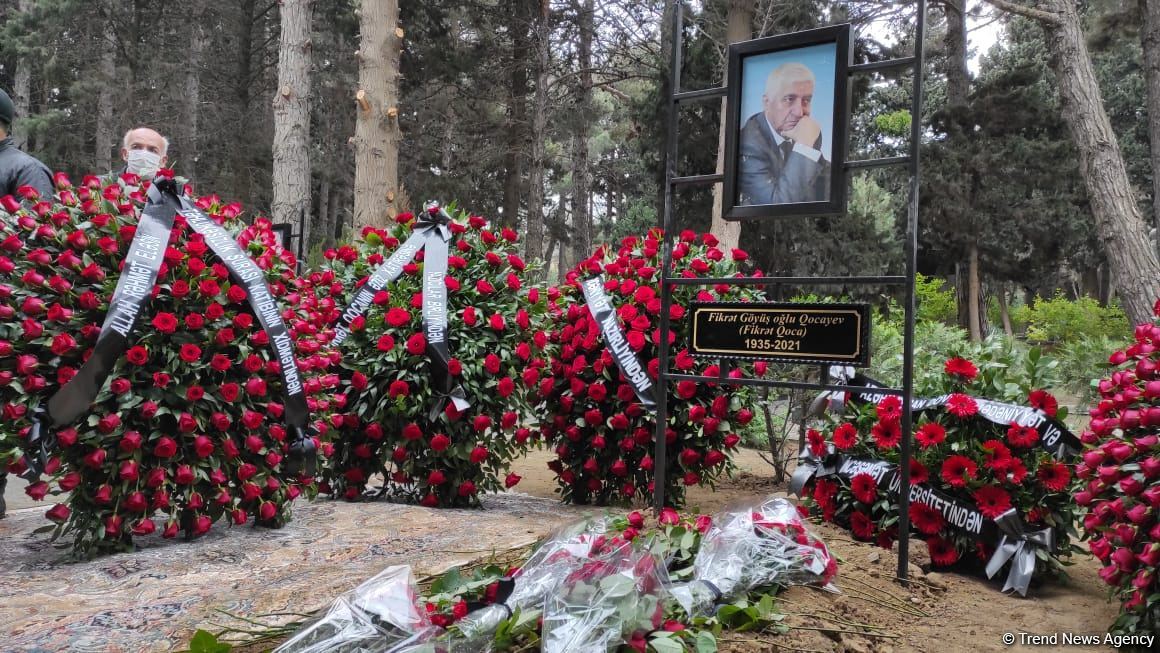 В Баку прошли похороны народного поэта Фикрета Годжи (ФОТО/ВИДЕО)