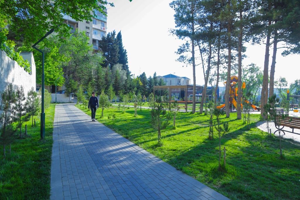 Bakıda Milli Qəhrəmanın adını daşıyan park yenidən qurulub (FOTO)