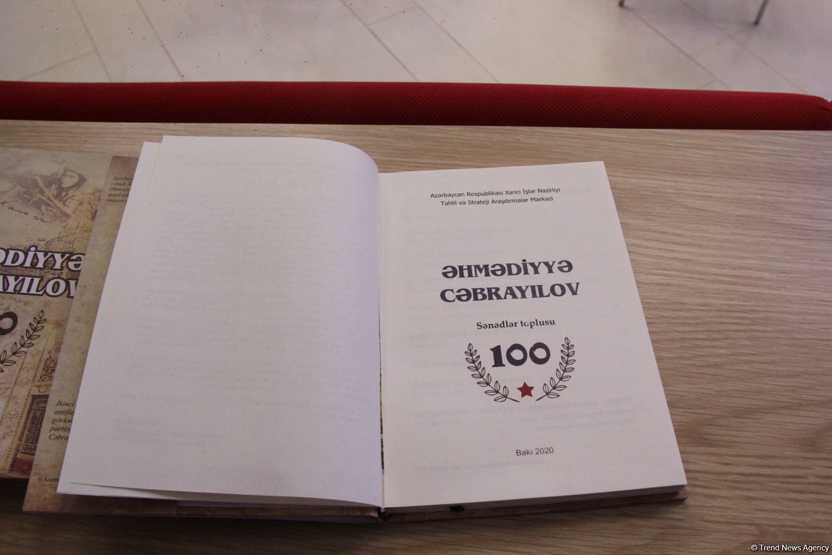 В Университете АДА прошла выставка и торжественная презентация книги "Ахмедия Джабраилов 100" (ФОТО)