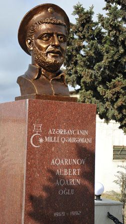 Брат Альберта Агарунова рассказал о детстве и юношестве Национального героя Азербайджана: Он был любимчиком семи братьев и двух сестер (ФОТО)