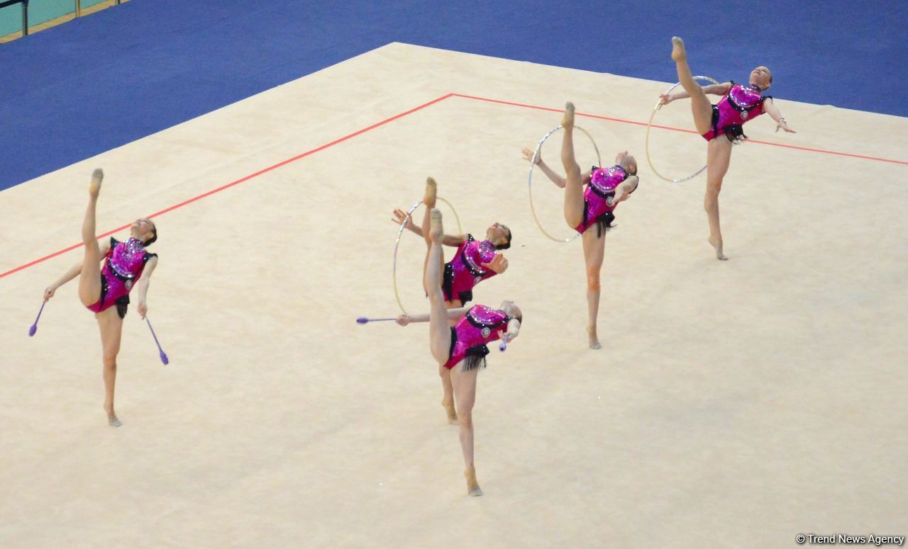 Gimnastlarımız üç halqa və iki cüt gürzlərlə hərəkətlərdə Dünya Kubokunun finalına çıxıb (FOTO)