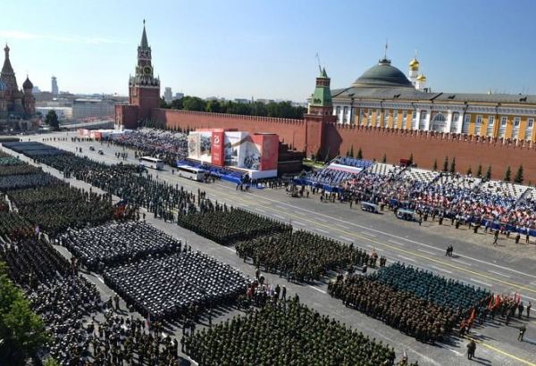 В Москве на Красной площади начался парад Победы