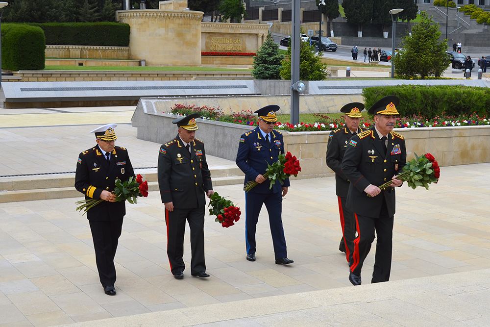 Leadership of Azerbaijani MoD paid tribute to memory of compatriots, who died in Great Patriotic War (PHOTO)