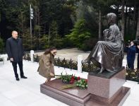 Президент Ильхам Алиев и Первая леди Мехрибан Алиева посетили могилу великого лидера Гейдара Алиева (ФОТО/ВИДЕО)
