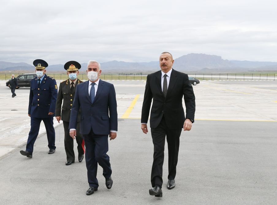 Президент Ильхам Алиев принял участие в открытии военного аэродрома Отдельной общевойсковой армии (ФОТО)