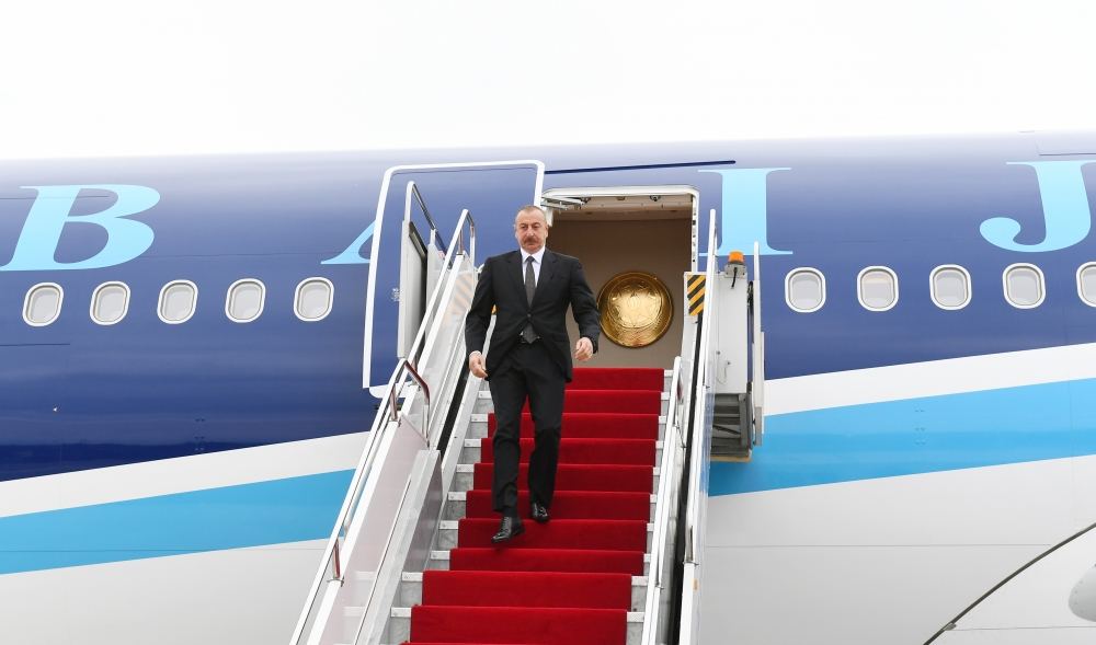 President Ilham Aliyev arrives in Nakhchivan Autonomous Republic for visit (PHOTO)