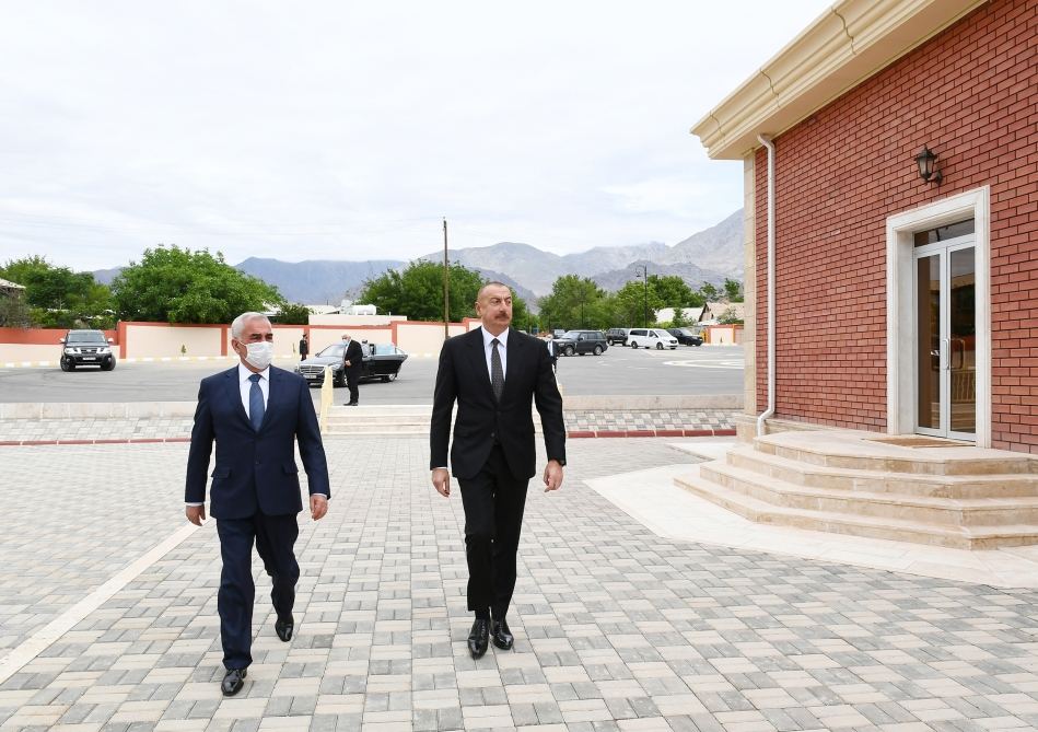 President Ilham Aliyev views Ordubad railway station (PHOTO)
