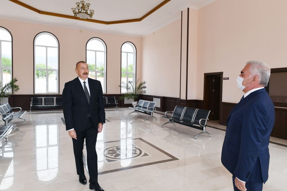 Президент Ильхам Алиев ознакомился с работами, проделанными на железнодорожной станции Ордубад (ФОТО)
