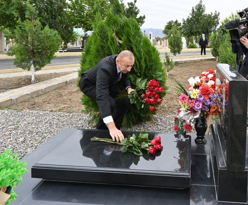 Президент Ильхам Алиев посетил могилы шехидов Отечественной войны на Нахчыванском городском кладбище (ФОТО)
