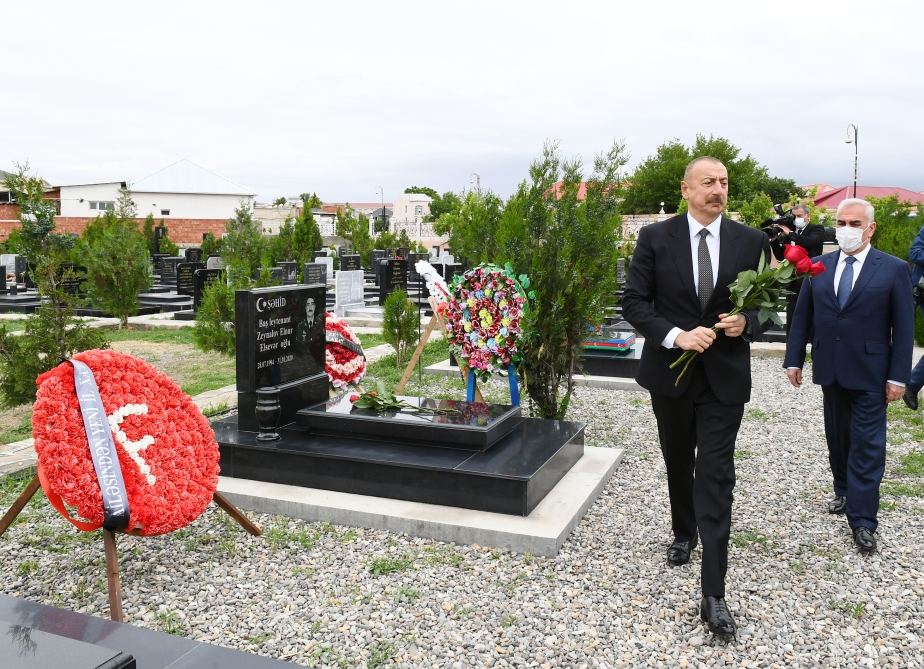 Президент Ильхам Алиев посетил могилы шехидов Отечественной войны на Нахчыванском городском кладбище (ФОТО)