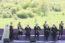 Президент Ильхам Алиев и Первая леди Мехрибан Алиева приняли участие в открытии фестиваля «Харыбюльбюль» в Шуше (ФОТО)