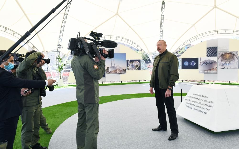 Президент Ильхам Алиев заложил фундамент новой мечети в Шуше (ФОТО/ВИДЕО)