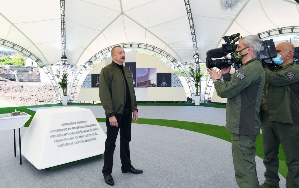 Президент Ильхам Алиев заложил фундамент новой мечети в Шуше (ФОТО/ВИДЕО)