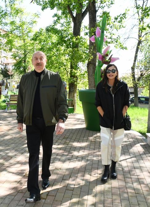Президент Ильхам Алиев и Первая леди Мехрибан Алиева приняли участие в открытии после реконструкции отеля "Хары Бюльбюль" в Шуше (ФОТО) (версия 2)